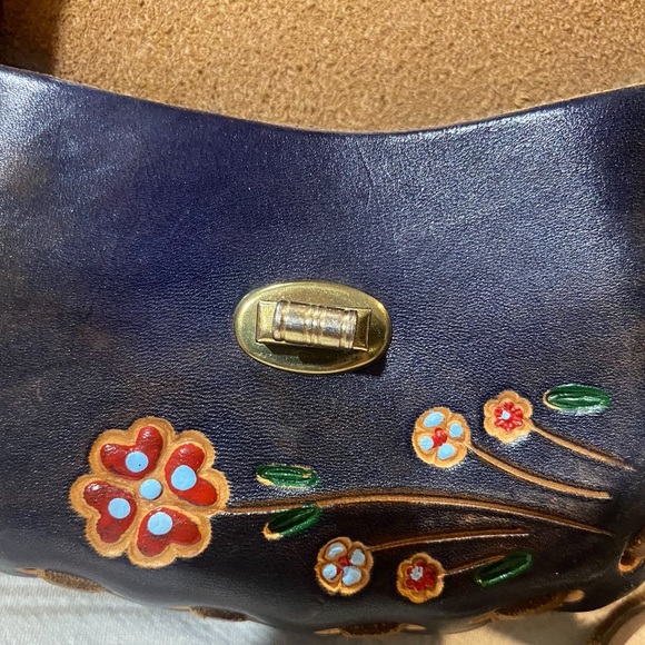 Mini Handmade Peruvian Tooled Leather Cross Body Purse - Picture 6 of 12